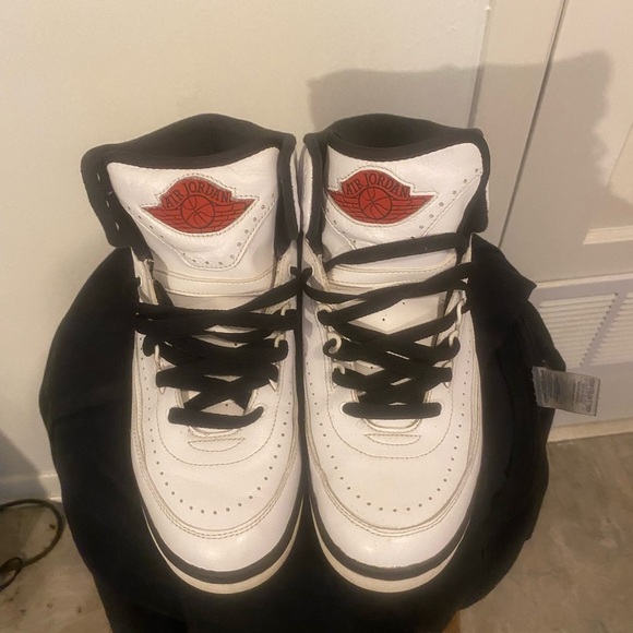 Air Jordan 2 Retro Chicago fits ladies size 9.5 - Picture 2 of 8